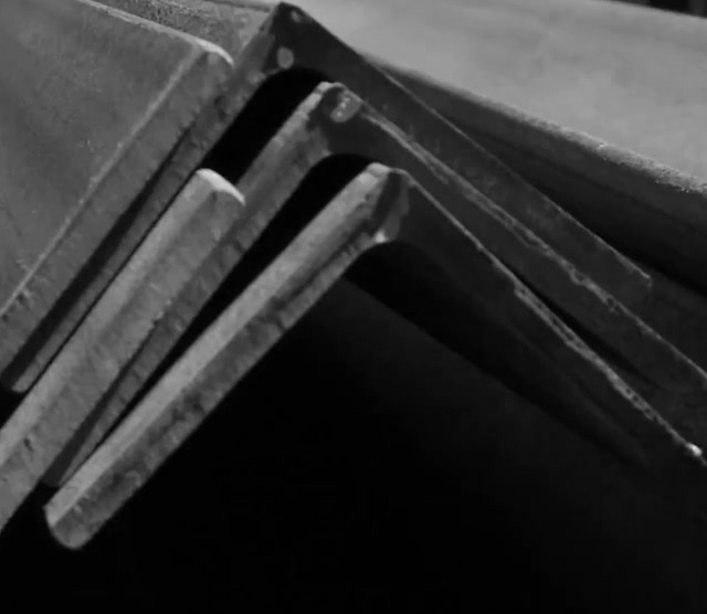 уголок 200 мм