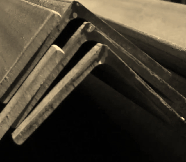 уголок 200х200